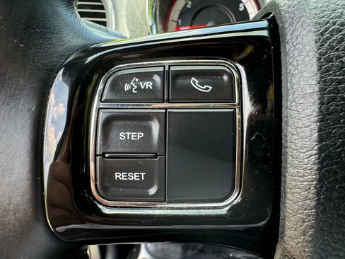 Used 2017 Dodge Grand Caravan SXT image 15