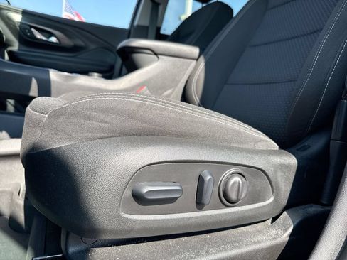 Used 2024 GMC Terrain SLE w/ Driver Convenience Package FWD image 12