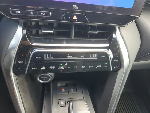 Used 2023 Toyota Venza XLE image 20