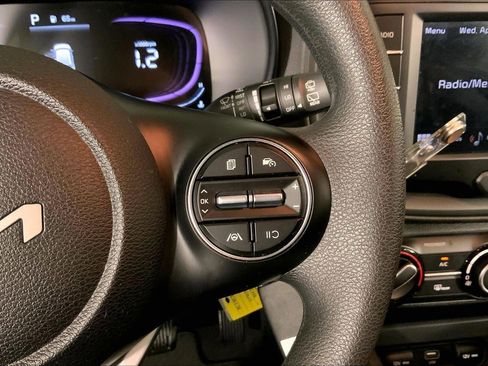 Used 2025 Kia Soul LX FWD image 19