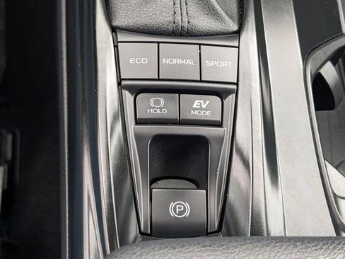 Used 2025 Toyota Camry SE image 16