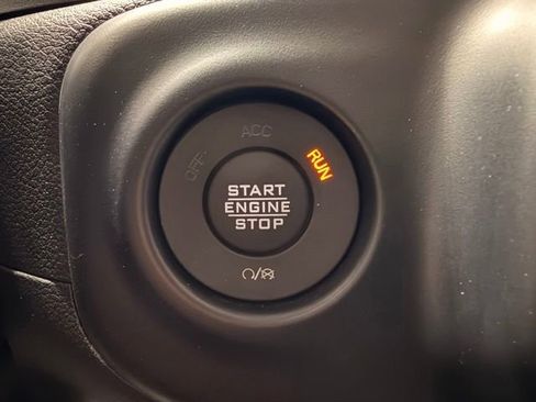 Used 2023 Jeep Gladiator Sport AWD/4WD image 34