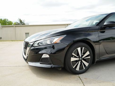 Used 2022 Nissan Altima 2.5 SV FWD image 17