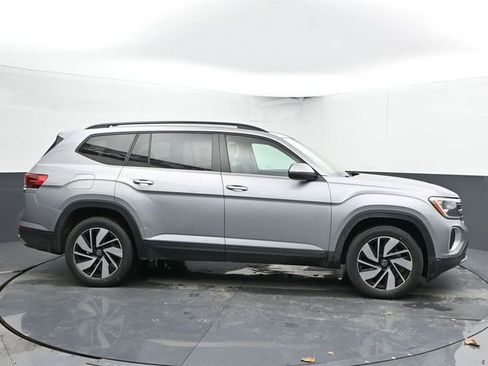 Used 2024 Volkswagen Atlas SE image 11