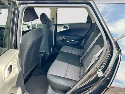 Used 2021 Kia Soul LX FWD image 18