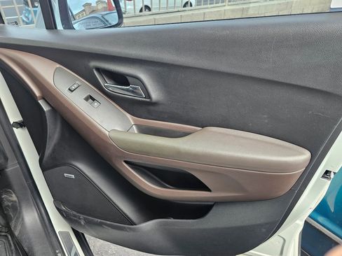 Used 2015 Chevrolet Trax LTZ image 19