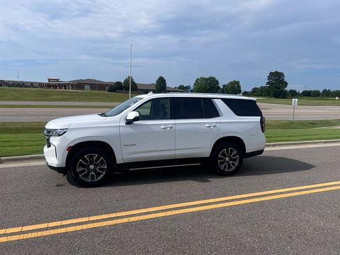 Used 2024 Chevrolet Tahoe LT w/ Luxury Package RWD image 10