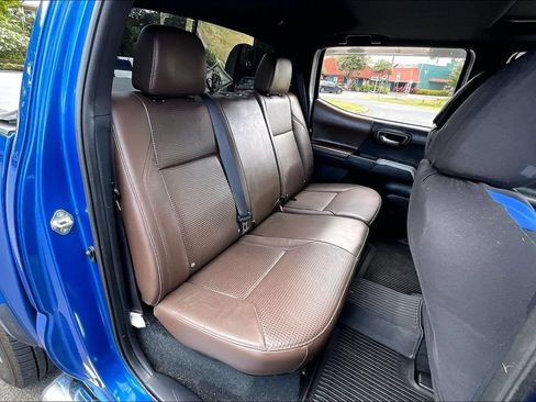 Used 2017 Toyota Tacoma Limited RWD image 29