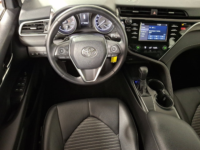 Used 2018 Toyota Camry SE FWD image 2