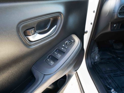 Certified 2024 Honda HR-V LX image 7