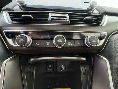 Used 2019 Honda Accord Touring image 16