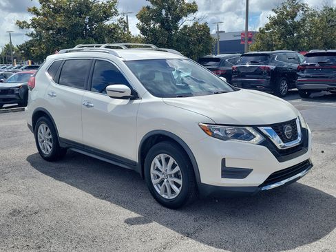 Certified 2019 Nissan Rogue SV FWD image 3