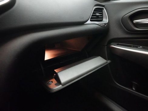 Used 2019 Jeep Cherokee Sport w/ Cold Weather Group image 29