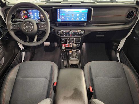 Used 2026 Jeep Wrangler Unlimited Rubicon AWD/4WD image 4