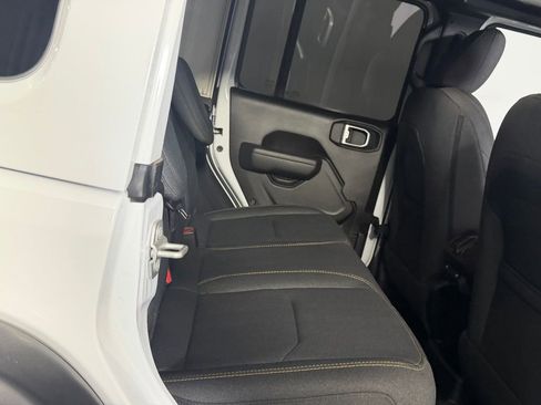 Used 2024 Jeep Wrangler Unlimited AWD/4WD image 30