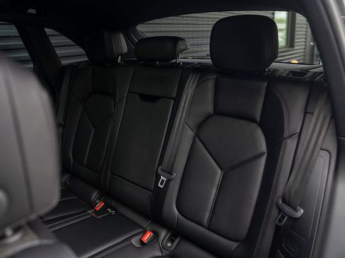 Certified 2018 Porsche Macan AWD/4WD image 20