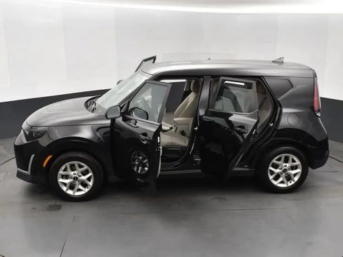 Used 2023 Kia Soul LX w/ LX Technology Package FWD image 7