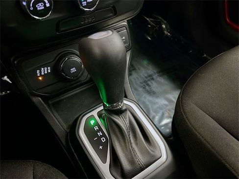 Used 2019 Jeep Renegade Sport image 12