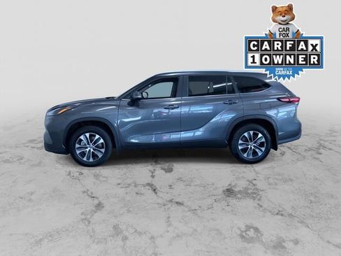 Certified 2024 Toyota Highlander XLE image 7