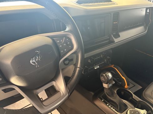 Used 2021 Ford Bronco Badlands image 6