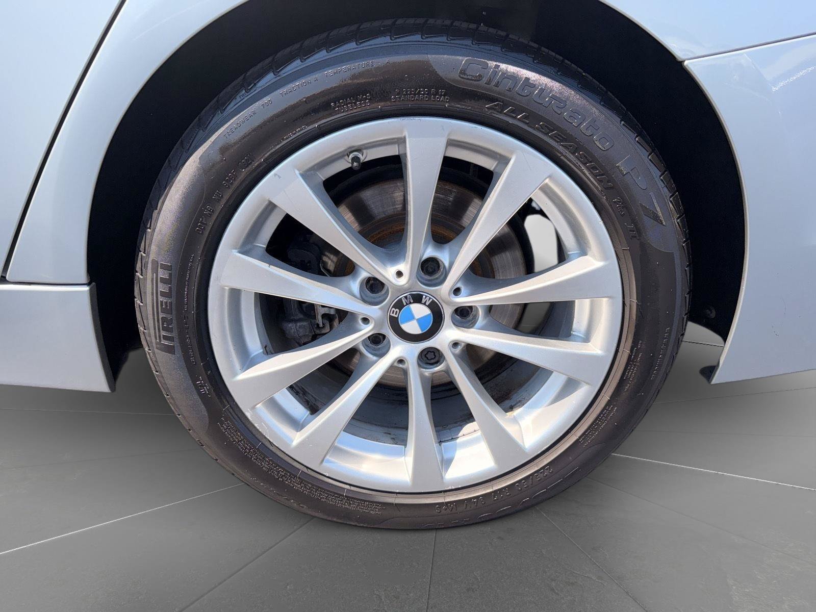 Used 2017 BMW 320i Sedan RWD image 11