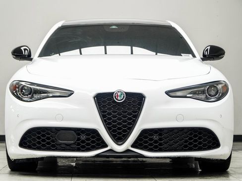 Used 2023 Alfa Romeo Giulia Veloce image 8