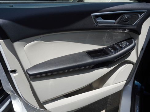 Used 2020 Ford Edge Titanium FWD image 12