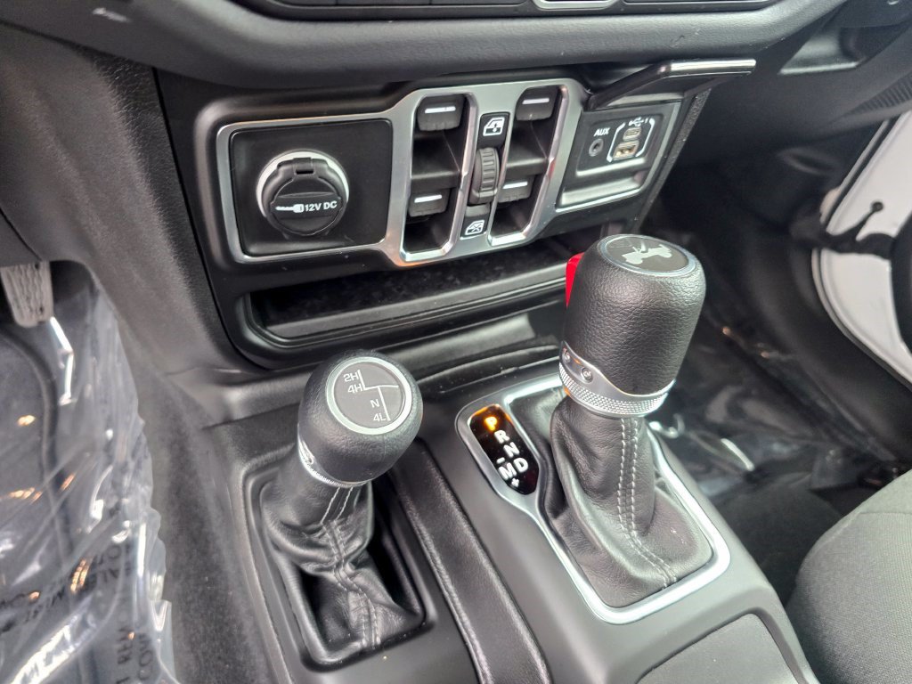 Used 2026 Jeep Wrangler Unlimited Sahara AWD/4WD image 26