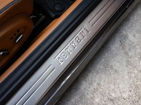 Used 2013 Ferrari FF image 16