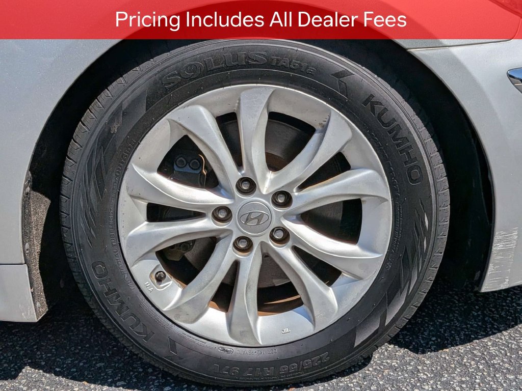 Used 2013 Hyundai Genesis 3.8 RWD image 11