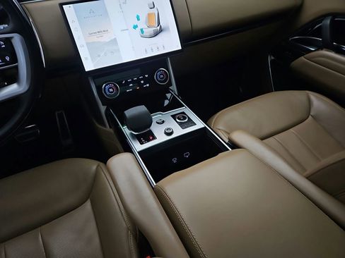 Used 2023 Land Rover Range Rover SE image 16