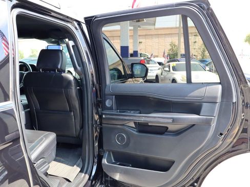 Used 2019 Ford Expedition XLT w/ Equipment Group 202A RWD image 19