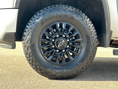Used 2024 Chevrolet Silverado 2500 LTZ w/ LTZ Plus Package image 27