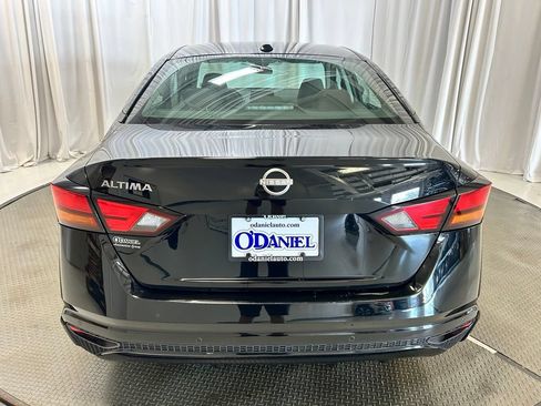 Used 2025 Nissan Altima 2.5 SV FWD image 25