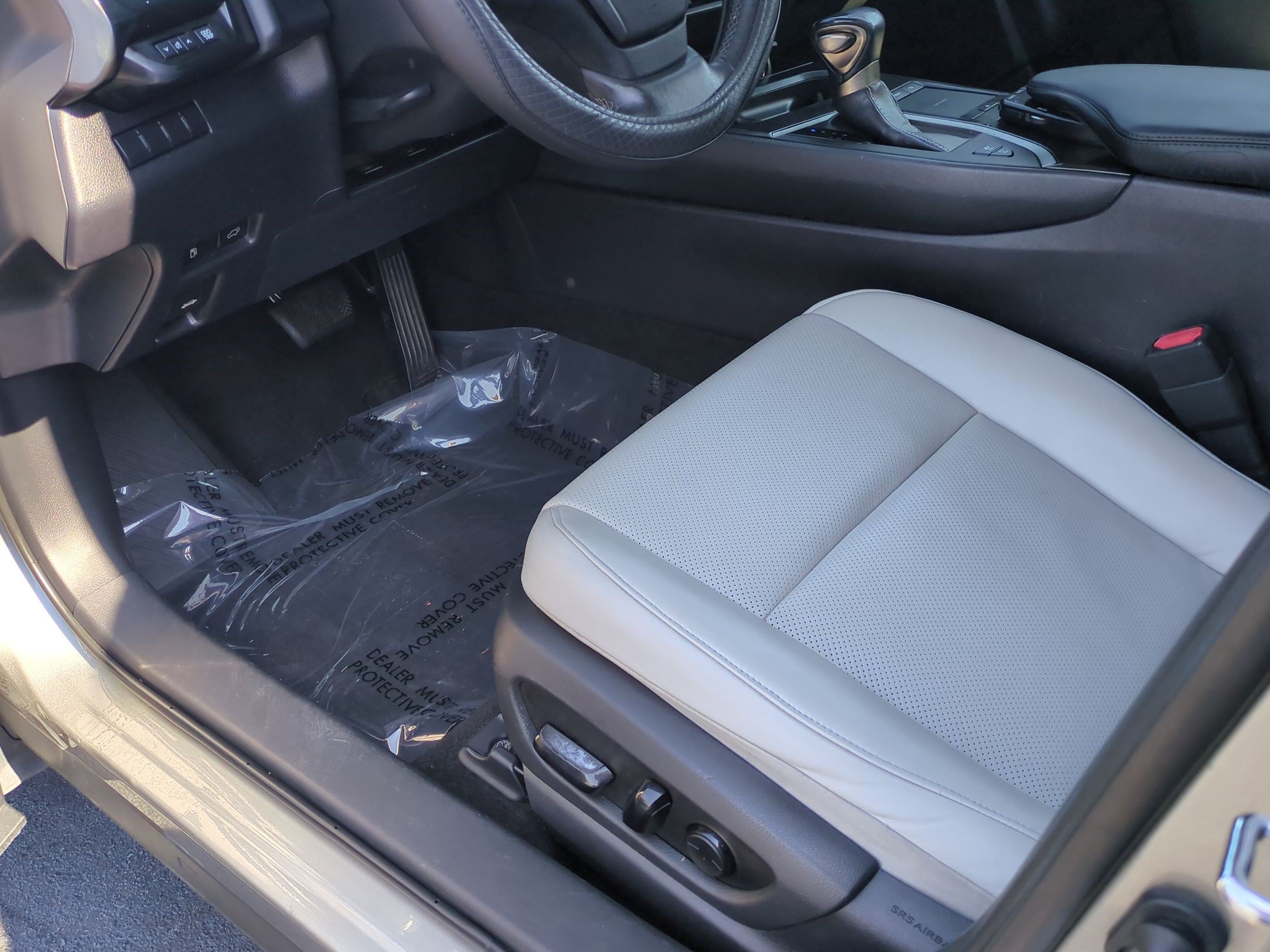 Used 2020 Lexus UX 250h w/ Premium Package AWD/4WD image 17