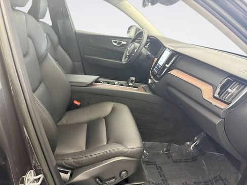 Used 2023 Volvo XC60 B5 Plus w/ Climate Package AWD/4WD image 18