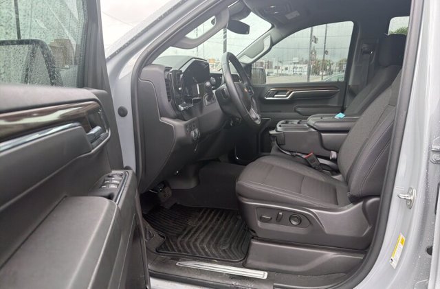 Used 2024 Chevrolet Silverado 1500 LT AWD/4WD image 6