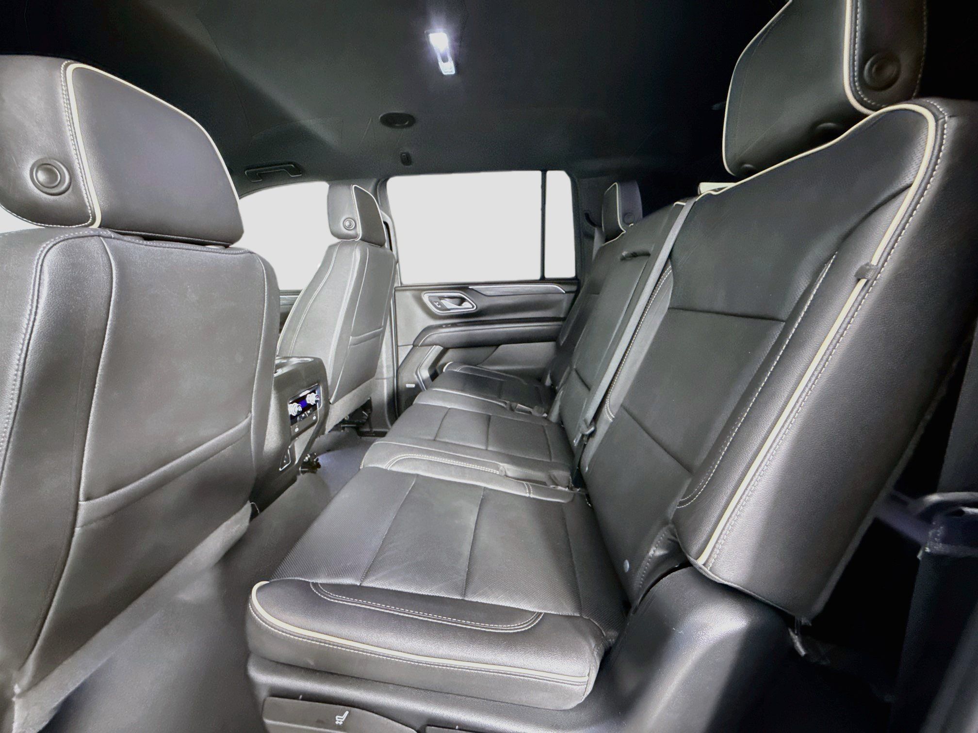 Used 2023 GMC Yukon XL SLT RWD image 26