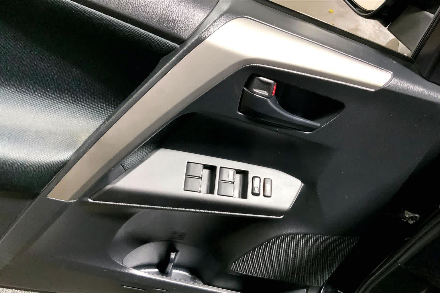 Used 2016 Toyota RAV4 LE AWD/4WD image 36