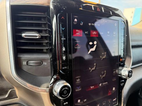 Used 2019 RAM 1500 Laramie AWD/4WD image 21