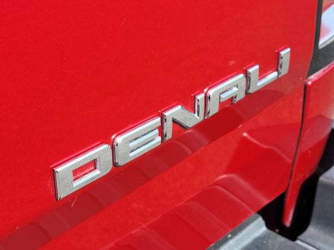 Used 2018 GMC Canyon Denali image 11