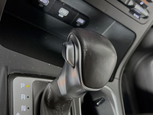 Used 2024 Kia Carnival LX FWD image 24