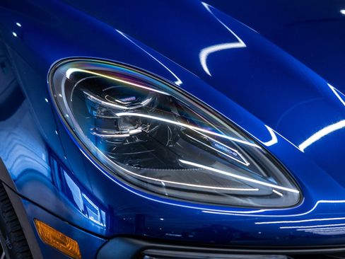 Certified 2023 Porsche Macan S AWD/4WD image 13