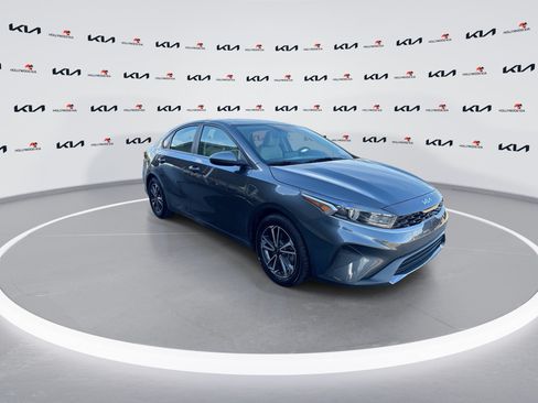 Used 2022 Kia Forte LXS FWD image 2