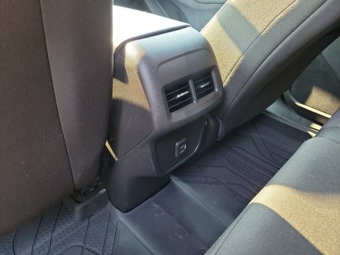 Used 2023 Chevrolet Equinox LT FWD image 15