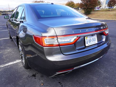 Used 2017 Lincoln Continental Select image 10