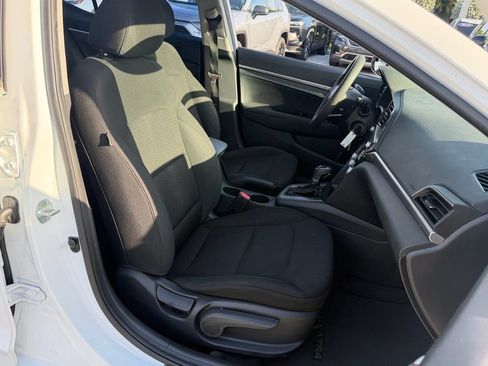 Used 2020 Hyundai Elantra SE w/ Cargo Package (C1) FWD image 17