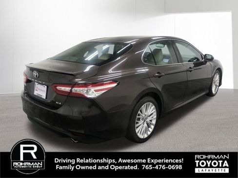 Used 2018 Toyota Camry XLE image 7