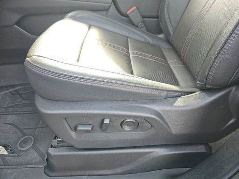 Used 2025 Chevrolet Tahoe High Country image 24