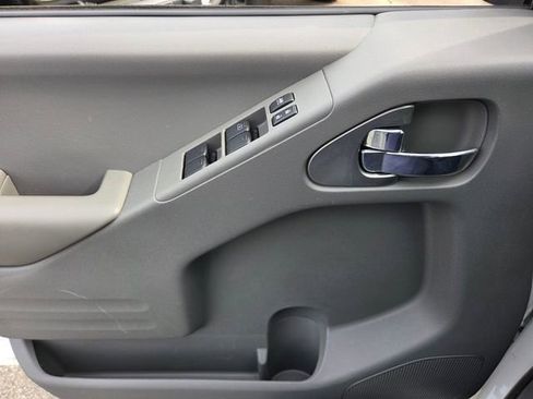 Used 2018 Nissan Frontier SV image 23